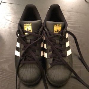 Black Adidas Superstar size 8